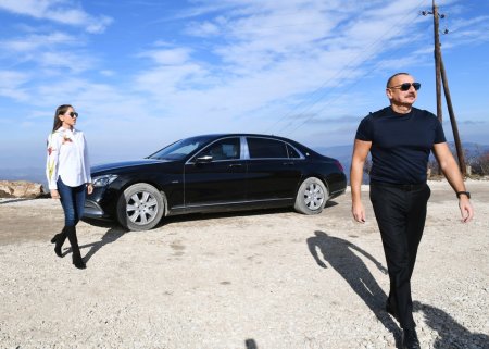 İlham Əliyev və Mehriban Əliyeva Kəlbəcərə getdi
