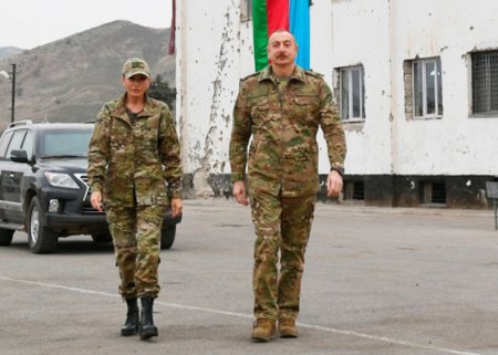 İlham Əliyev və xanımı Şuşada peşə məktəbinin və kollecin binasına baxış keçiriblər