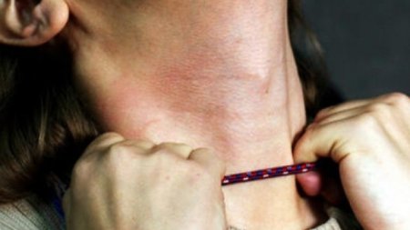Anasını naqillə boğaraq öldürən şəxsin cinayət işi məhkəməyə göndərildi