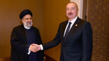 İlham Əliyev İran Prezidenti ilə görüşdü
