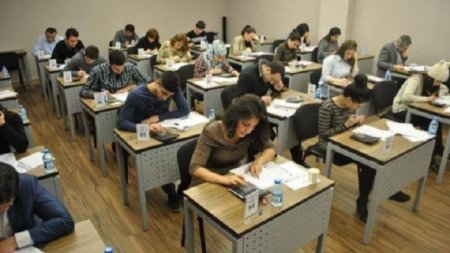 Dövlət qulluğuna qəbul imtahanları keçirildi
