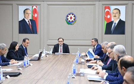 Hökumət rəsmiləri ərzaq qiymətlərini müzakirə etdi