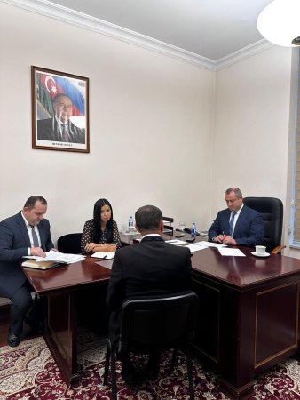 Adil Əliyev vətəndaşları qəbul edib