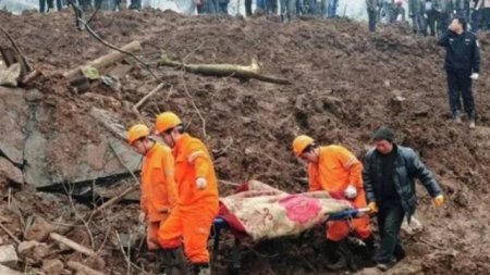 Çində torpaq sürüşməsi oldu - Ölənlər var