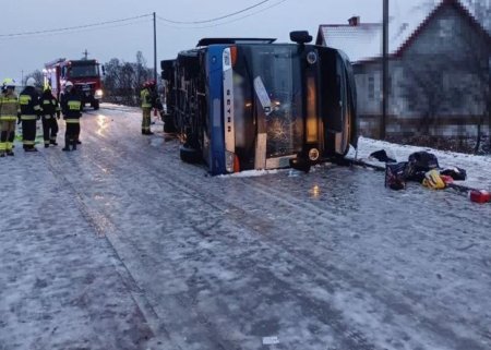 Ukraynalıları daşıyan avtobus aşdı, 20 nəfər yaralandı