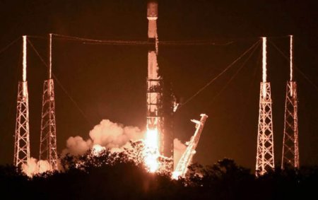 “SpaceX” orbitə daha 23 peyk çıxardı