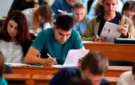 “Bəzi universitetlərin Bakıdan köçürülməsi istisna deyil”