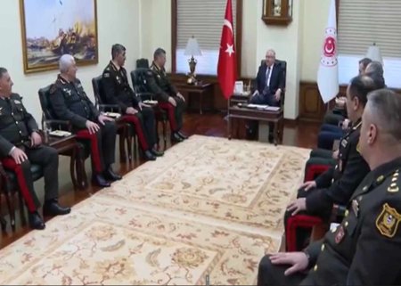Türkiyə müdafiə naziri azərbaycanlı generalları qəbul edib