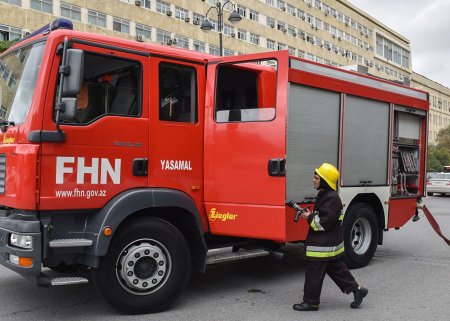 Bakıda yaşayış binasında yanğın - Zəhərlənən var