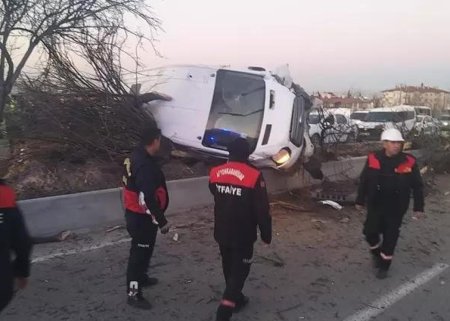 Türkiyədə avtobus qəzası: Ölən və yaralananlar var