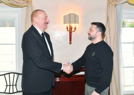 İlham Əliyev Zelenski ilə görüşdü