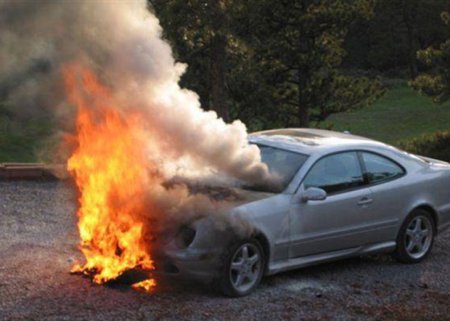 Cəlilabadda “Mercedes” yandı