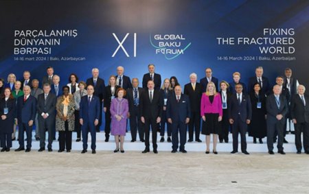 Prezident XI Qlobal Bakı Forumunda iştirak edir