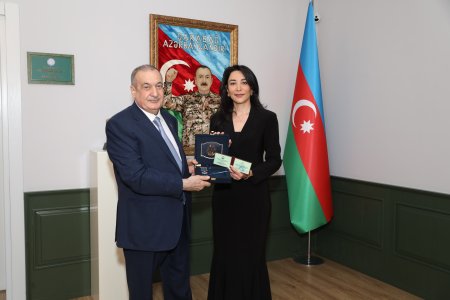 Ombudsman Azərbaycan Ağsaqqallar Şurasının sədrini təsisatın yubiley medalı ilə təltif edib