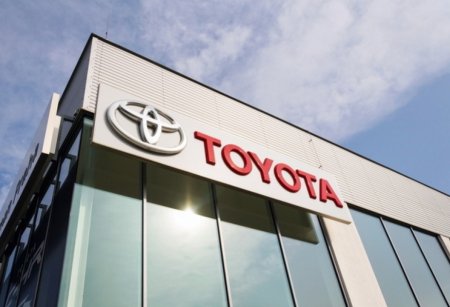 “Toyota” ötən maliyyə ilində avtomobil istehsalında rekord vurub