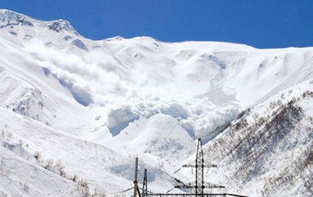 Şahdağa yenə qar yağır