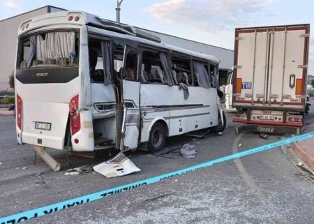 Türkiyədə avtobus yük maşını ilə toqquşdu - 17 nəfər yaralandı