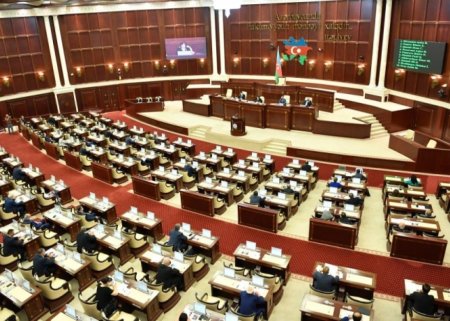 Deputatların əmək pensiyasına əlavələr yeni qaydada hesablanacaq