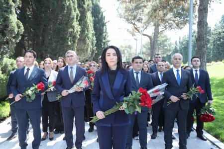 Ombudsman Səbinə Əliyeva və Aparatın kollektivi Ümummilli Lider Heydər Əliyevin xatirəsini yad ediblər