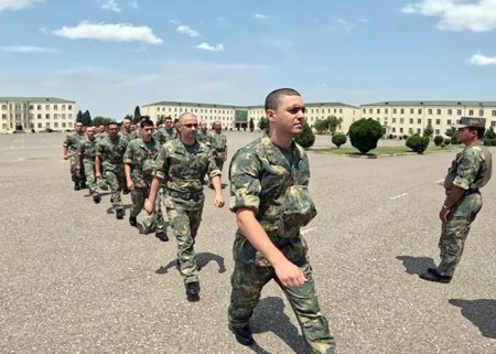 Yeni gələn çağırışçıların hərbi hissələrdə qəbulu davam edir - VİDEO