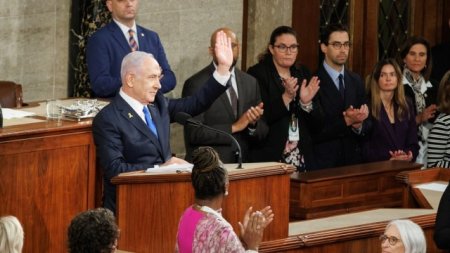 Konqresmenlər Netanyahunun hər sözünü alqışladılar - VİDEO