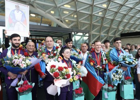 Paris Paralimpiadasında medal qazanmış Azərbaycan idmançıları Vətənə geri döndü