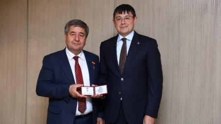 Azərbaycanlı alimlərə medallar təqdim olundu