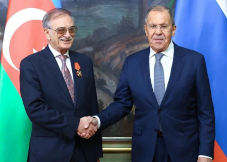 Lavrov Polad Bülbüloğluna Aleksandr Nevski ordenini təqdim etdi