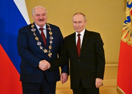 Putin Lukaşenkoya ən yüksək dövlət ordeni verdi