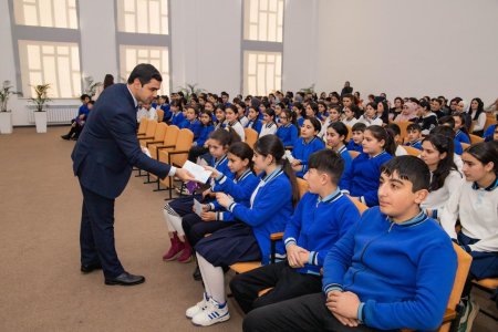 “Rəqəmsal cəmiyyətdə uşaqların zərərli və təhlükəli informasiyadan qorunması” layihəsi çərçivəsində təlimlər təşkil edilib