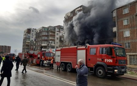 Bakıda yaşayış binasındakı restoran yandı -