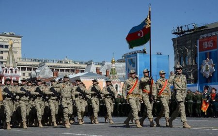 Hərbçilərimiz Moskvada Qələbə paradında keçid etdilər