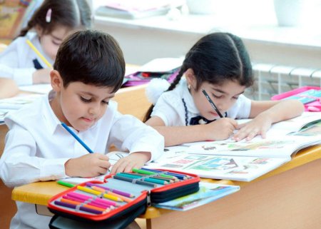 Rus bölməsi üzrə uşaqların I sinfə qəbuluna başlanılır