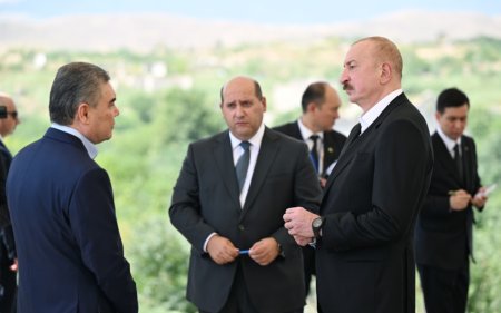 Liderlər Füzuli şəhərinin dağıdılmış yerlərinə baxıblar