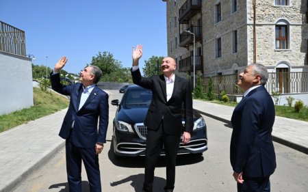 Liderlər Şuşadakı birinci yaşayış kompleksində