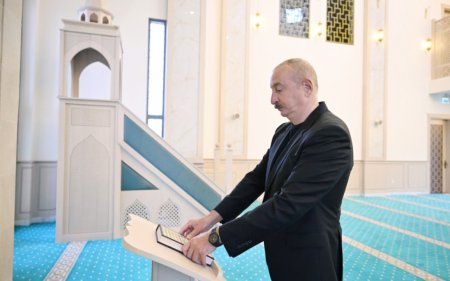 Dövlət başçısı Hadrut qəsəbəsində məscidin açılışını etdi