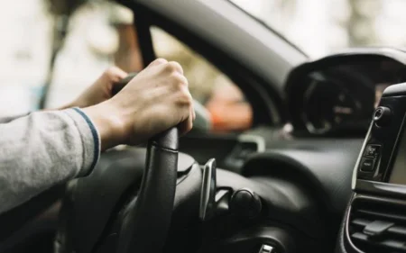 Zaqatalada maşından kişi meyiti tapıldı