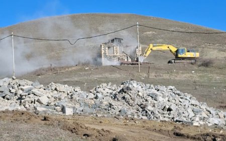 Qorçu qəsəbəsində söküntü işləri başlayıb