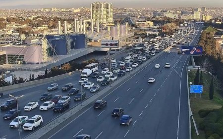 Bəzi yollarda sıxlıq var