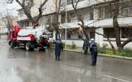 Bakının yağış sularından təmizlənməsi davam etdirilir