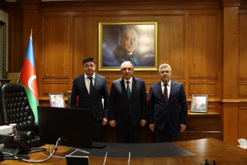 Kamran Əliyev Qarsdakı Baş Konsulluğu ziyarət edib