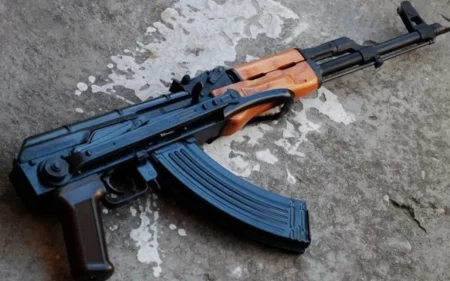 Ötən gün qanunsuz saxlanılan 2 avtomat aşkarlanıb