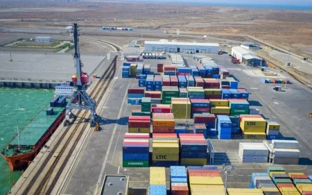 Bakı Limanında 812 min tondan çox yük aşırılıb