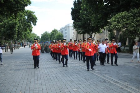 Gəncədə hərbi yürüş keçirildi