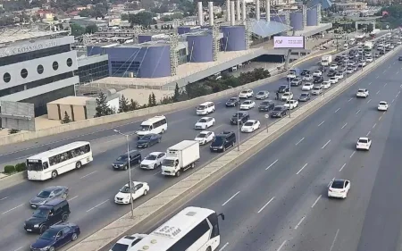 Bəzi yollarda sıxlıq yarandı - SİYAHI