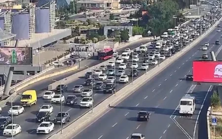 Bəzi yollarda sıxlıq yarandı - SİYAHI