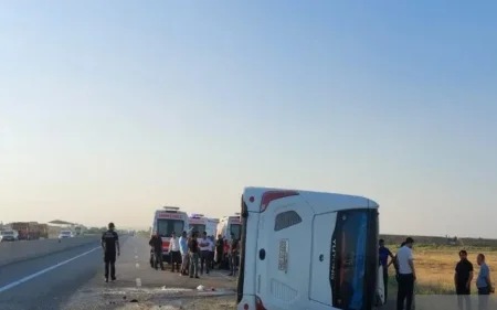 Hacıqabulda sərnişin avtobusu aşıb, 30-dan çox yaralı var