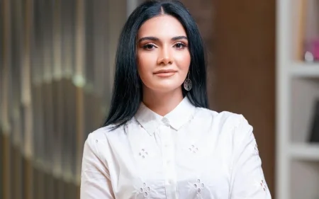Arzu Əliyevanın şəkli dərslikdə