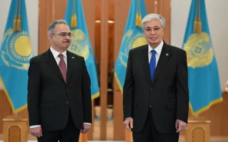 Azərbaycan səfiri etimadnaməsini Tokayevə təqdim etdi
