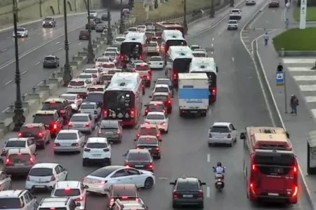 Bakının bəzi yollarında tıxac var - SİYAHI